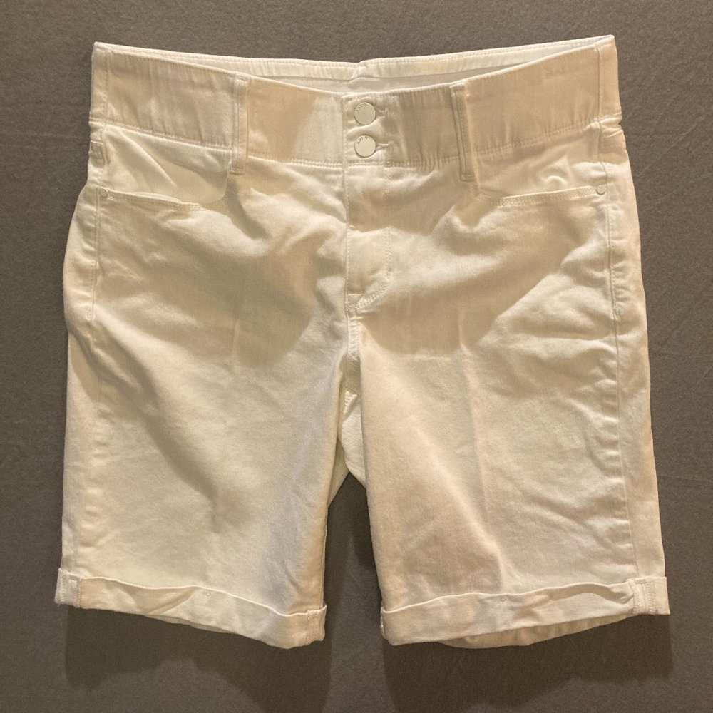 Apt. 9 Womens Size 14 Bermuda Shorts White Four Pocket Zip and Snap Front